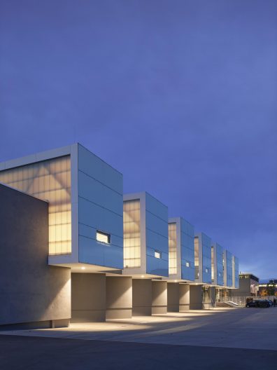 NW: Fassade Headquarter Chemoform, Fassadenreihung