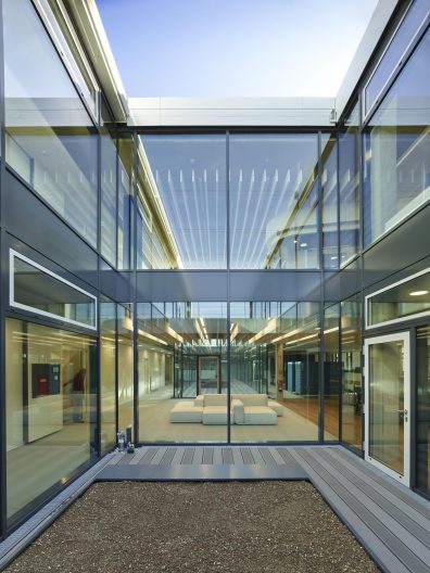 1.OG: Lichthof Headquarter Chemoform, Innenansicht Lichthof