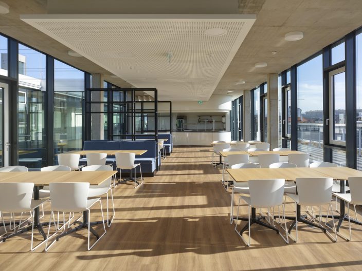 2.OG: Cafeteria Headquarter Chemoform, Innenansicht Cafeteria