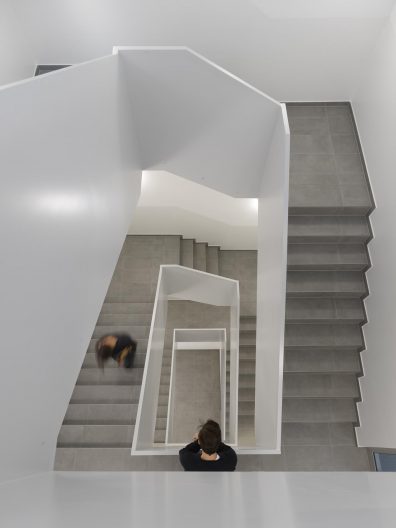2.OG: Treppenhaus Headquarter Chemoform, Treppenhaus