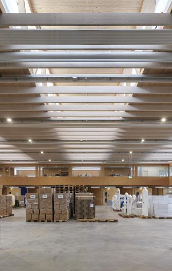 EG: Lagerhalle Headquarter Chemoform, Innenansicht Lagerhalle