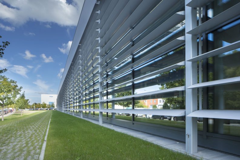 Dr&auml;ger Zukunftsfabrik, Fassade