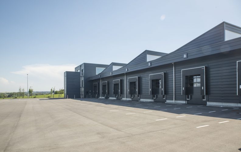 Industriegeb&auml;ude f&uuml;r Medizintechnik, Aussenansicht