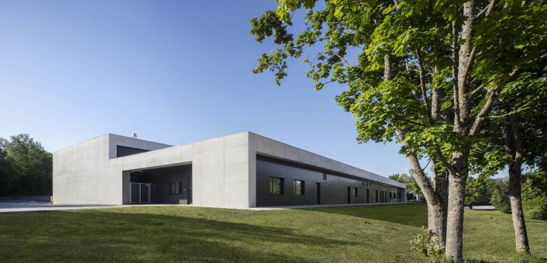 Auftraggeber: Staatliches Hochbauamt Ka
Bundesbau Baden-Württemberg Feuerwehrhalle Bruchsal, Aussenansicht