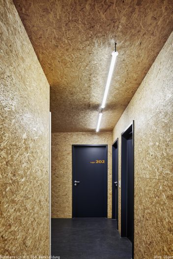 Wertstoffhof Morgenstelle, B&uuml;robereich mit OSB Wandverkleidung