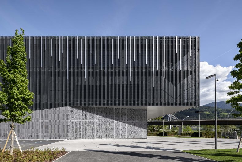 duka Firmensitz Duka, Fassade