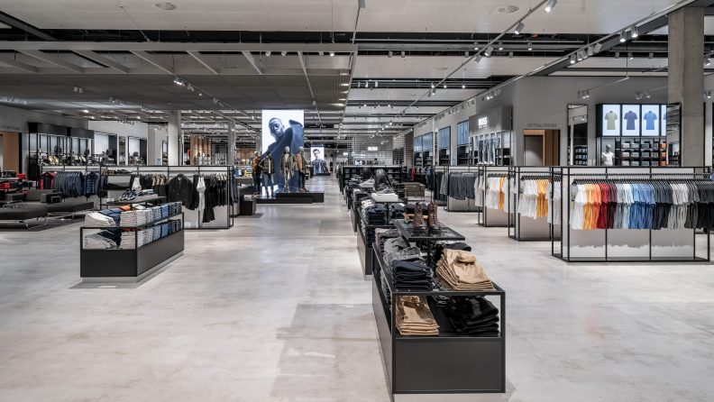 B84_BOSS Outlet Metzingen_BOSS_2 Boss Outlet Metzingen, Innenansicht