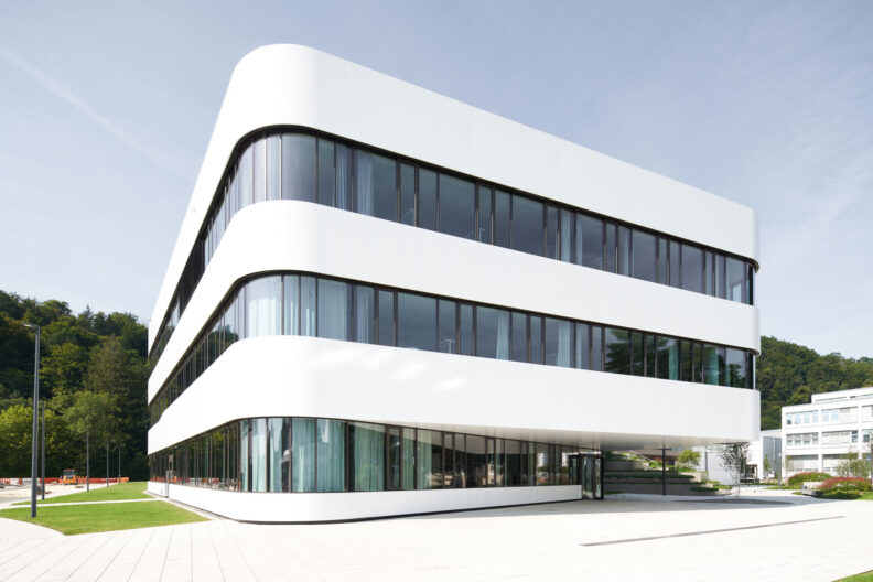 Au&szlig;enperspektive von Neubau B&uuml;rogeb&auml;ude Hartmann AG
