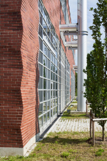 Au&szlig;enperspektive Fassadenecke Erdgeschoss der Neuordnung Energieanlagen Kl&auml;rwerk M&uuml;nchen 2