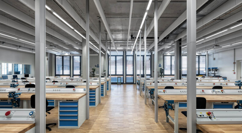 Innenperspektive Arbeitspl&auml;tze im AUSBILDUNGS- UND TRAININGSZENTRUM ENBW AG, ESSLINGEN