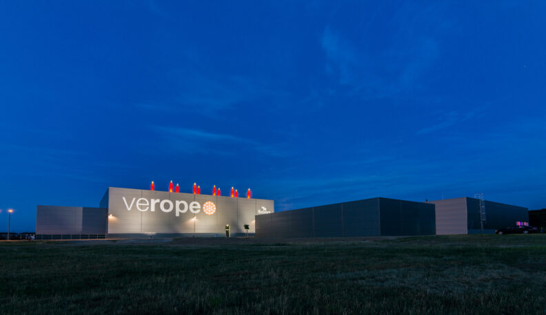 2022_B24_Verope-01_Prof Außenperspektive bei Dämmerung Verope Service Center GmbH