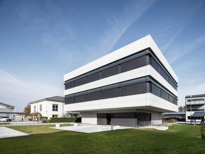 2022_B25_PLC_10-2021_0010 Außenperspektive Neubau der Firma PLC2 Design