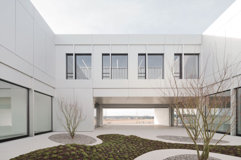 Perspektive Hof Produktionshalle und Verwaltung Trautwein Pr&auml;zisionsdrehteile GmbH mit Landschaftsgestaltung