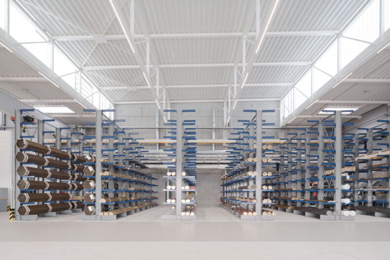 Innenperspektive Lagerhalle Trautwein Pr&auml;zisionsdrehteile GmbH