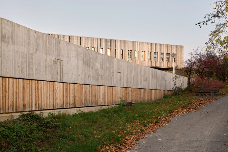 Au&szlig;enraumperspektive von Au&szlig;en Blick auf das Gel&auml;nde der Betriebsstandort Deckerstra&szlig;e
