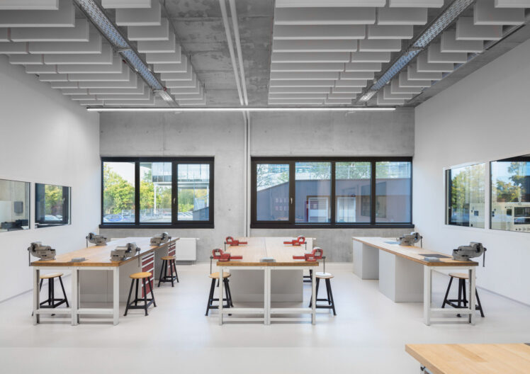 Innenperspektive Werkraum Zentrum f&uuml;r Pr&auml;zisionstechnik Pforzheim